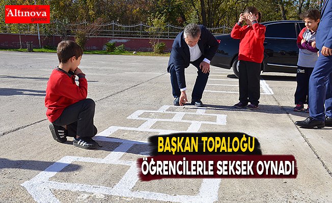 19 Mayıs Belediye Başkanı Osman Topaloğlu öğrencilerle seksek oynadı