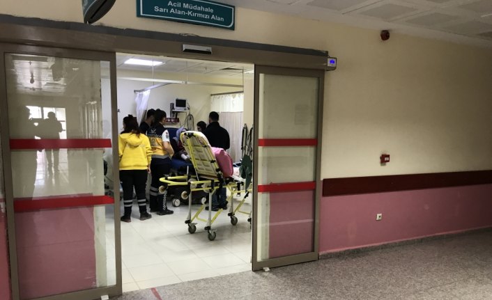 Bayburt'ta 22 öğrenci gıda zehirlenmesi şüphesiyle hastaneye kaldırıldı