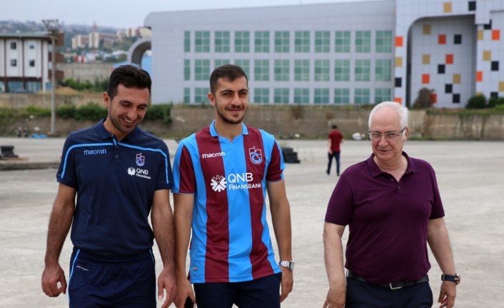 Trabzonspor, İranlı futbolcu Hosseini'yi renklerine bağladı