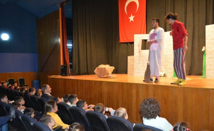 Ereğli'de çocuklara ücretsiz tiyatro gösterimi