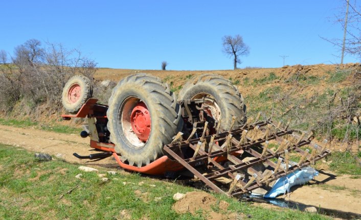 Havza'da devrilen traktörün altında kalan sürücü hayatını kaybetti