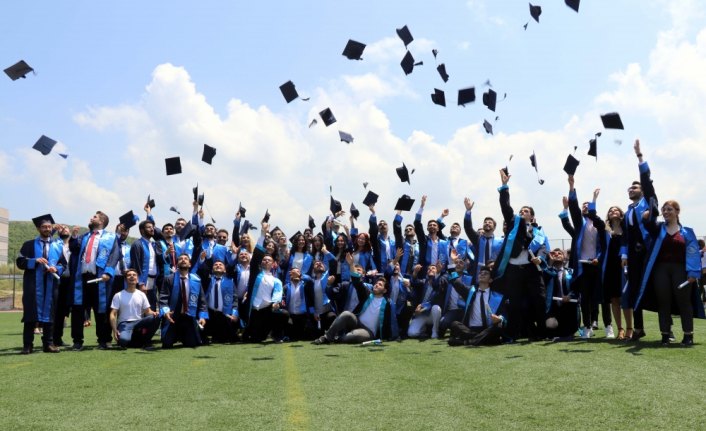 Düzce Üniversitesi'nde mezuniyet heyecanı