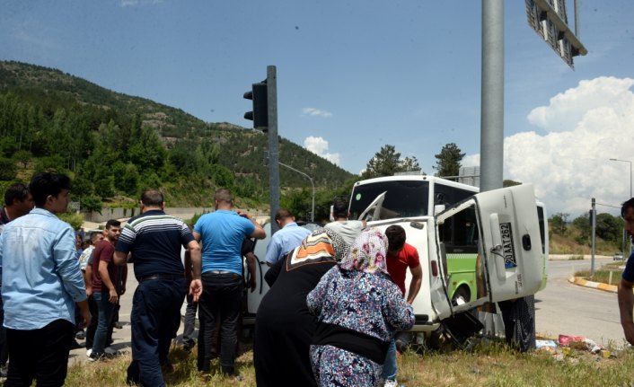 Tokat'ta bayram alışverişi dönüşü kaza: 2 ölü, 1 yaralı