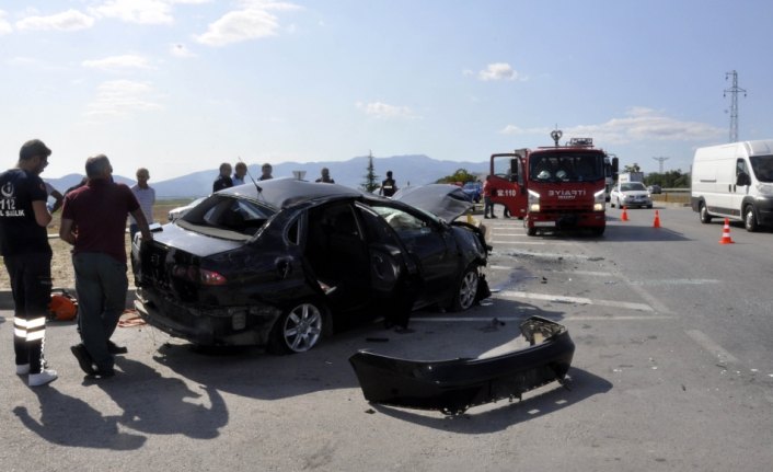 Amasya'da otomobil devrildi: 1 ölü, 2 yaralı