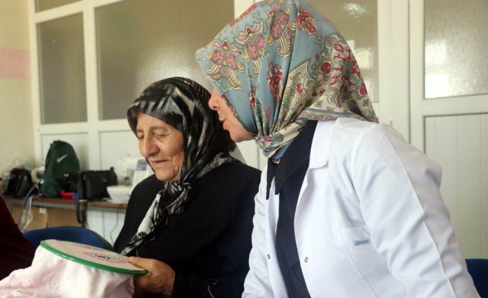 Halk eğitim merkezinin 84 yaşındaki öğrencisi: Nazmiye nine