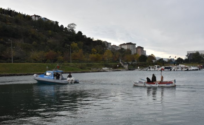 Samsun'da fırtına nedeniyle açığa sürüklenen teknedekiler kurtarıldı