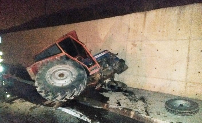Samsun'da traktör ile kamyonet çarpıştı: 2 yaralı