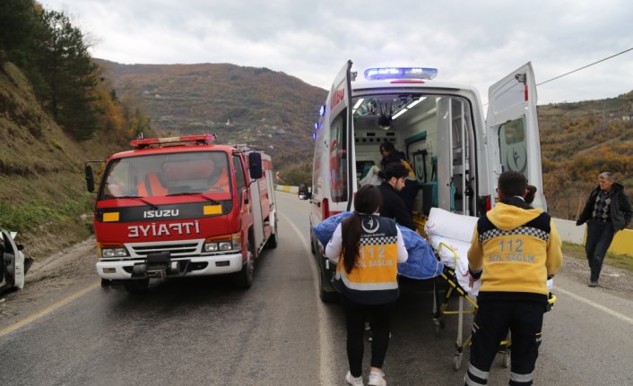 Kastamonu'da tırla otomobil çarpıştı: 3 ölü, 2 yaralı