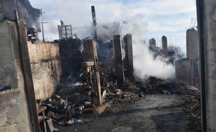 Sinop'ta köyde çıkan yangında 2 ev kullanılamaz hale geldi