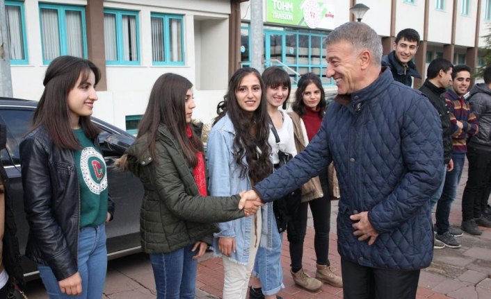 Trabzonspor Kulübüne Şırnaklı öğrencilerden ziyaret
