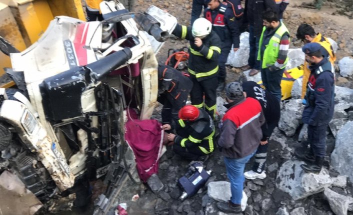 Zonguldak'ta otomobil ile kamyon çarpıştı: 5 yaralı