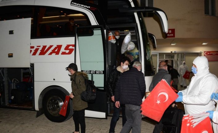Ukrayna'dan getirilen 323 Türk vatandaşı Tokat'ta yurda yerleştirildi