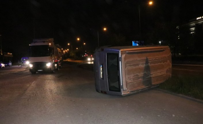 Bolu'da otomobil ile minibüs çarpıştı: 2 yaralı