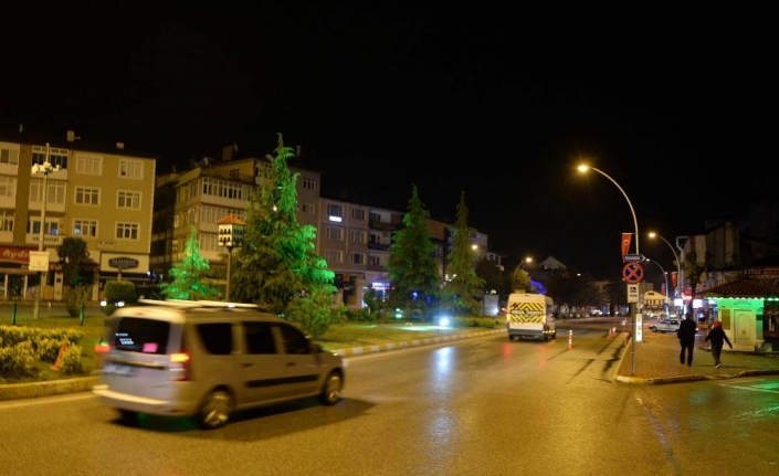 Karabük'te sokağa çıkma kısıtlamasının sona ermesiyle caddeler hareketlendi