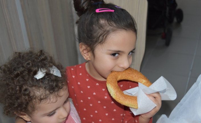 Trabzon'da karantinada 9 yaşına giren İlayda'ya doğum günü sürprizi