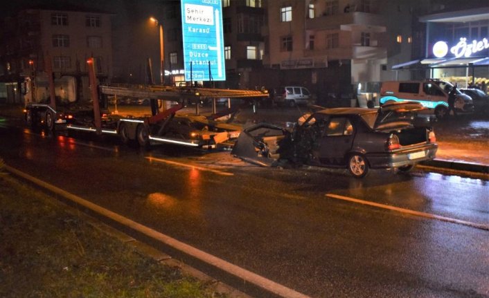 Düzce'de tırla çarpışan otomobilin sürücüsü yaralandı