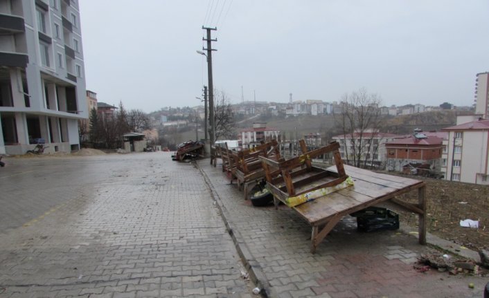 Kavak ilçesinde halk pazarı Kovid-19 önlemleri kapsamında geçici olarak kapatıldı
