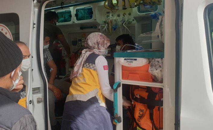Düzce'de evin deposunda çıkan yangında dumandan etkilenen 3 kişi hastaneye kaldırıldı