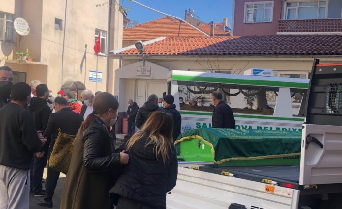 Kovid-19 nedeniyle gebeliği sonlandırılan ve hayatını kaybeden genç kadının cenazesi Zonguldak'ta defnedildi