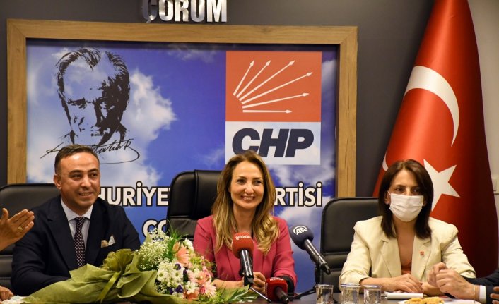 CHP Kadın Kolları Genel Başkanı Nazlıaka, Çorum'da partilileriyle bir araya geldi