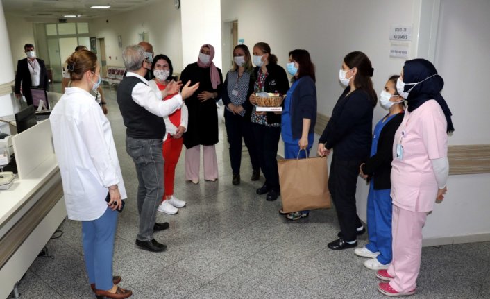 Karabük'te koronavirüsle mücadele eden sağlık çalışanları unutulmadı