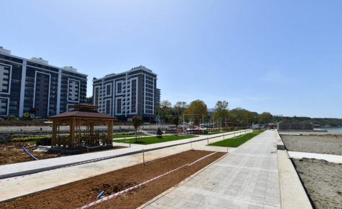Trabzon'da yeni yapılan Yalıncak plajında çalışmalar devam ediyor