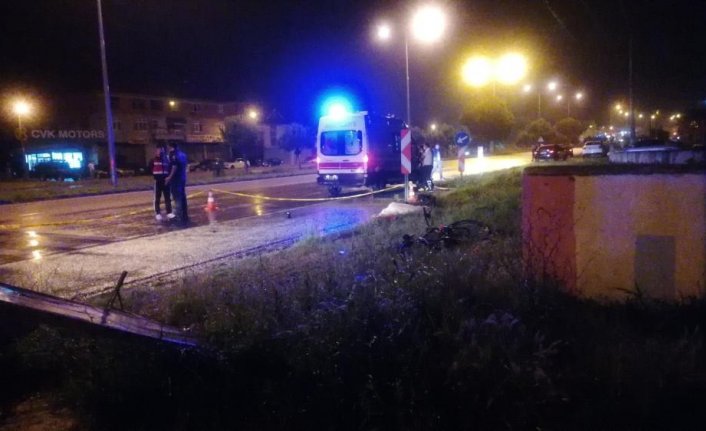 Samsun'da otomobilin çarptığı bisiklet sürücüsü yaşamını yitirdi