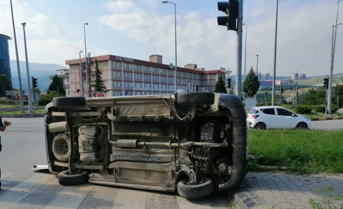 Karabük'te hafif ticari araç devrildi: 1 yaralı