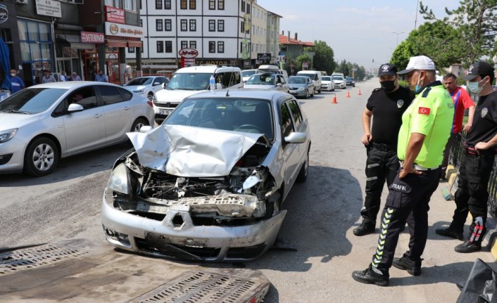 Karabük'te zincirleme trafik kazası: 2 yaralı