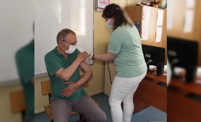 Mavi rengi hedefleyen Sinop'taki aşı merkezlerinde yoğunluk yaşanıyor