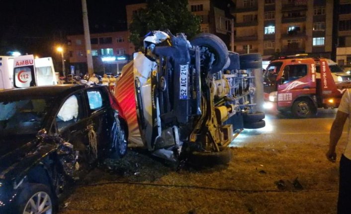 Samsun'da düğünlerinden dönerken kaza yapan çift yaralandı
