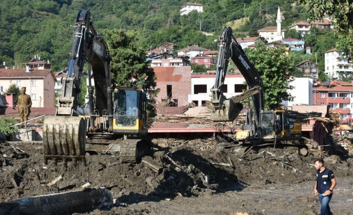 Kastamonu'nun Bozkurt ilçesindeki arama kurtarma ve enkaz kaldırma çalışmaları aralıksız sürüyor