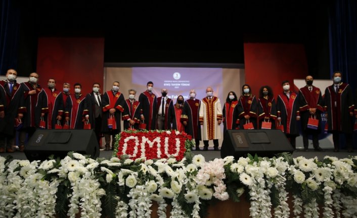 OMÜ'de 95 öğretim üyesi için cübbe giyme töreni düzenlendi