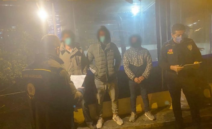 Samsun'da yurda yasa dışı yollardan giren yabancı uyruklu 3 kişi yakalandı