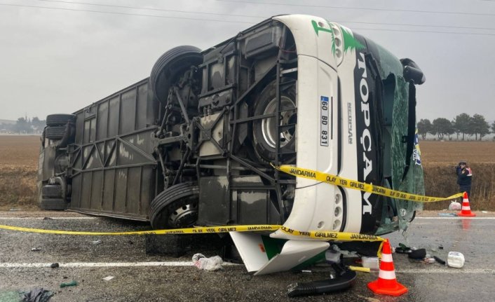 GÜNCELLEME - Amasya'da yolcu otobüsü devrildi 2 kişi öldü, 24 kişi yaralandı