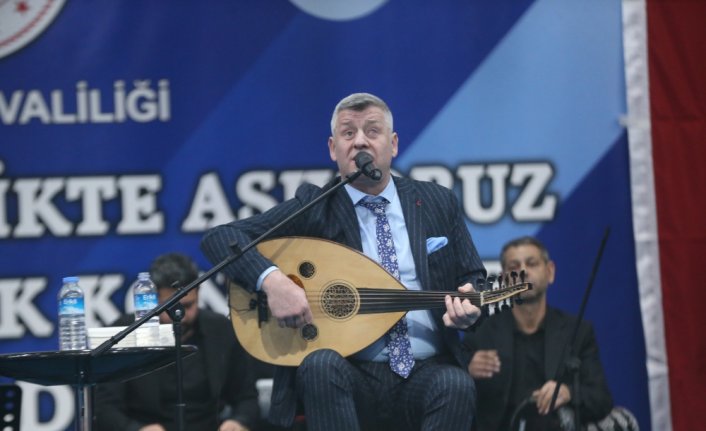 Metin Şentürk Düzce'de engelli bireyler için konser verdi
