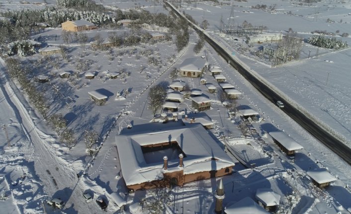 Samsun'daki Ambarköy Açık Hava Müzesi kar yağışıyla beyaza büründü