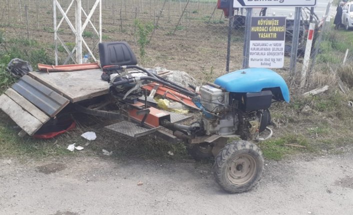 Kamyonet ile tarım aracının çarpıştığı kazada 1 kişi öldü, 2 kişi yaralandı