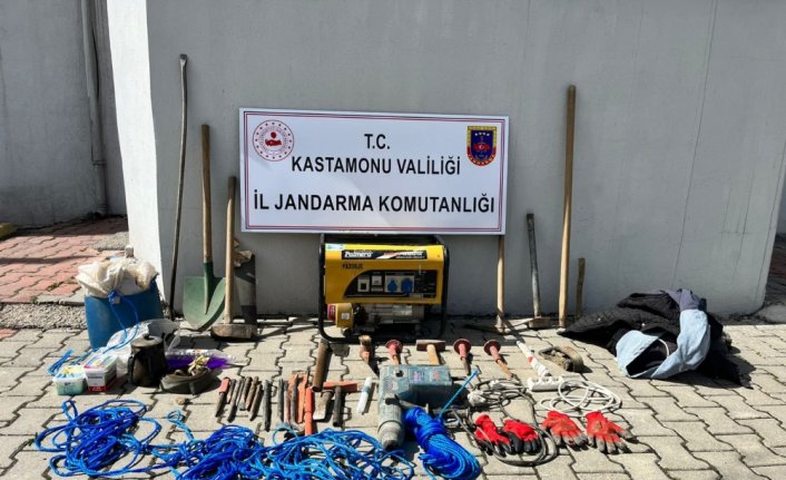 Kastamonu'da izinsiz kazı yapan 3 kişi yakalandı