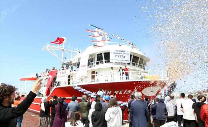 Bakan Karaismailoğlu, Trabzon'da balıkçı gemisinin suya indirilmesi törenine katıldı:
