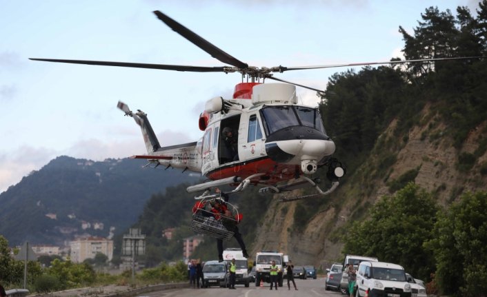 Kastamonu'da sel bölgesinde mahsur kalanlar helikopterle kurtarılıyor