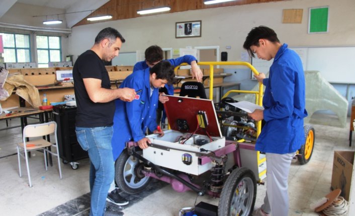 Amasya'da liselilerin yaptığı araç TEKNOFEST'te yarışacak