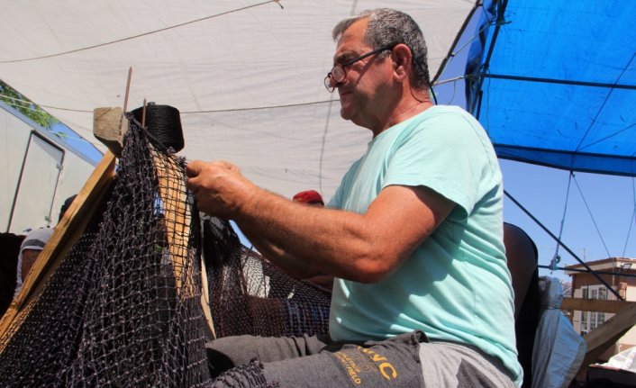 Karadenizli balıkçılar yeni av sezonu hazırlıklarına ağlarını örerek başladı