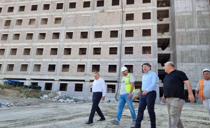 AK Parti Grup Başkanvekili Tunç, Bartın Devlet Hastanesi inşaatında incelemede bulundu