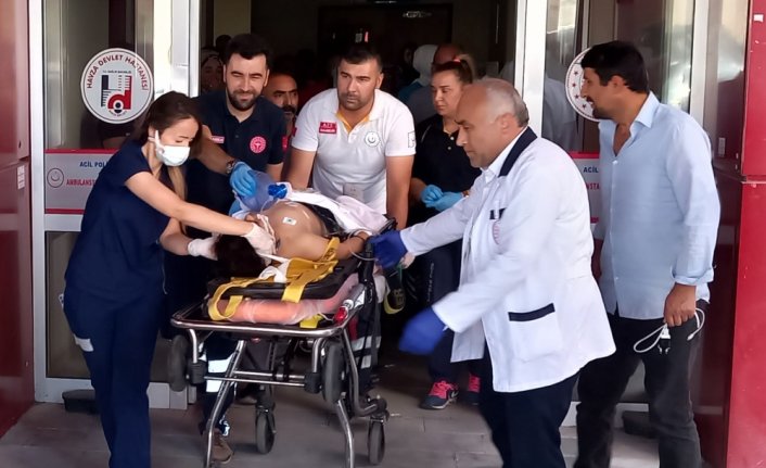 Samsun'da hafif ticari araç şarampole devrildi, 1 kişi öldü, 2 kişi yaralandı