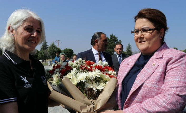 Aile ve Sosyal Hizmetler Bakanı Yanık, Amasya'da ziyaretlerde bulundu