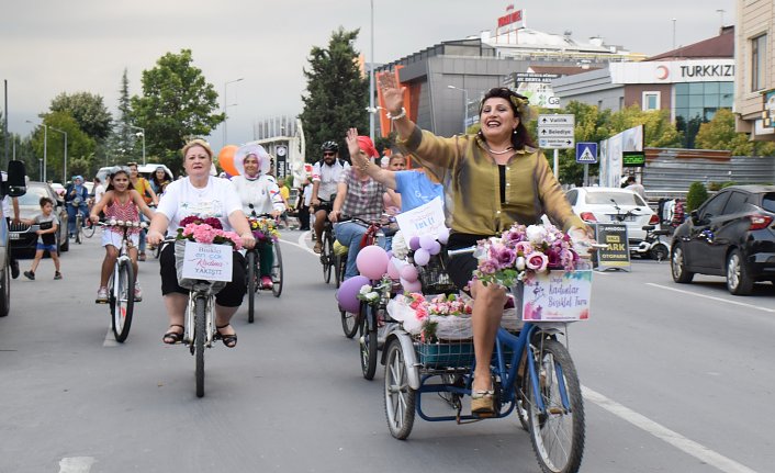 Düzce'de “Süslü Kadınlar Bisiklet Turu“ düzenlendi