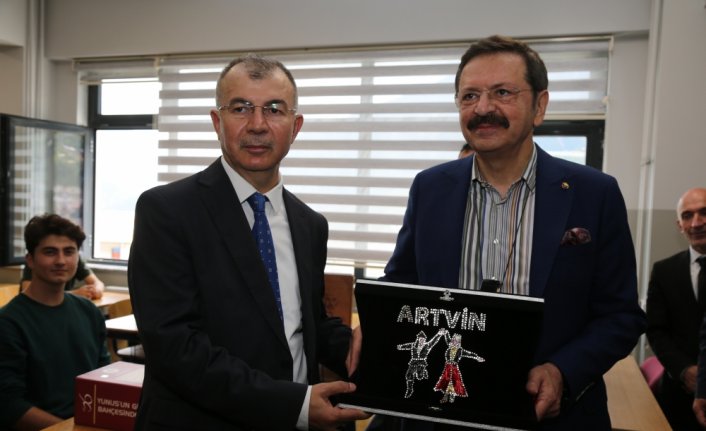 TOBB Başkanı Hisarcıklıoğlu Artvin'de okul açılına katıldı