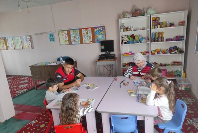 Kozlu'da jandarmadan Dünya Çocuk Günü etkinliği