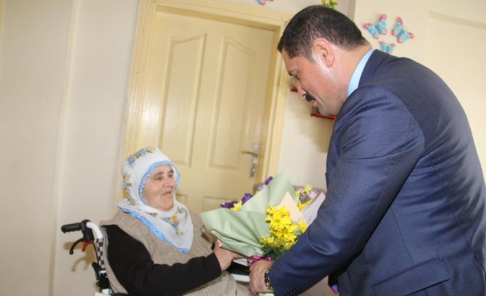 Amasya Valisi Masatlı, şehit ailesini ziyaret etti